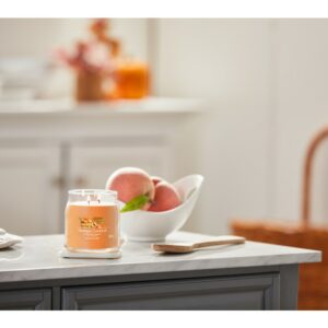 Yankee Candle Fresh Farm Peach közepes gyertya 40783